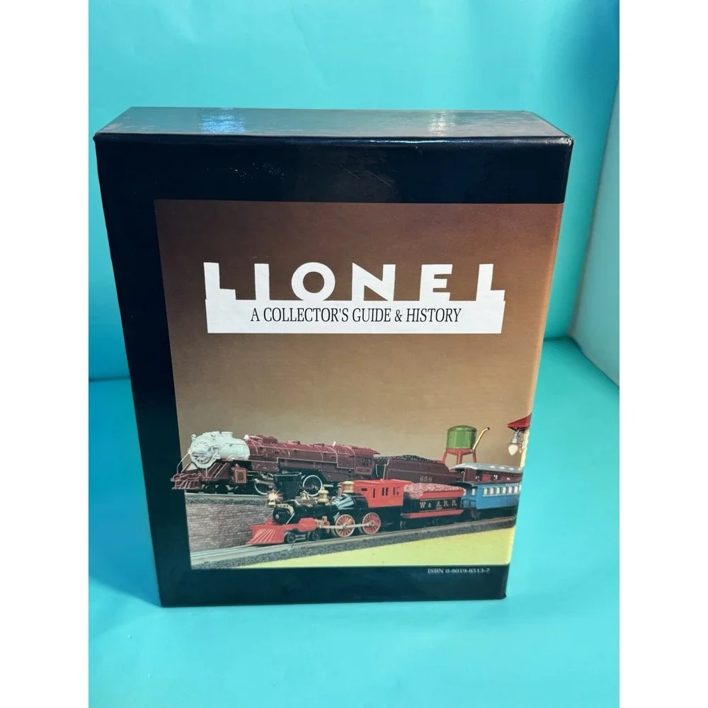 Lionel: A Collectors Guide & History by McCombs/Tuohy‎ Boxed Set Chilton